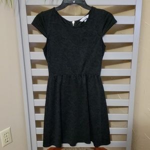LBD | CAP SLEEVED LITTLE BLACK DRESS
